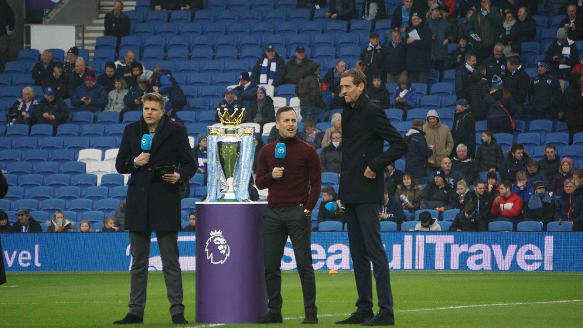 组展示了成 组展示了成