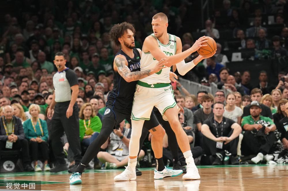 还是球场上 还是球场上